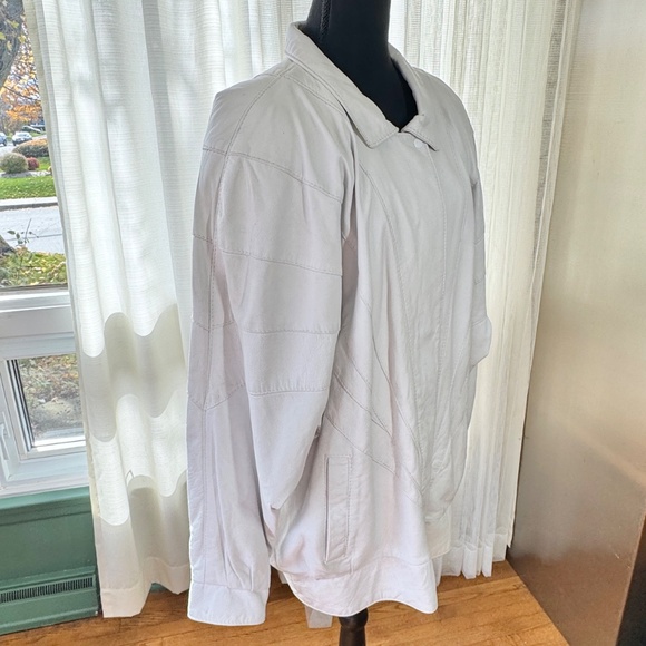 Vintage 1980s leather jacket, white oversized shoulders, batwing sleeves, 14/16 - Picture 9 of 13